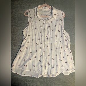 beachlunchlounge White Sleeveless Button-Down Top with Red Bird Print